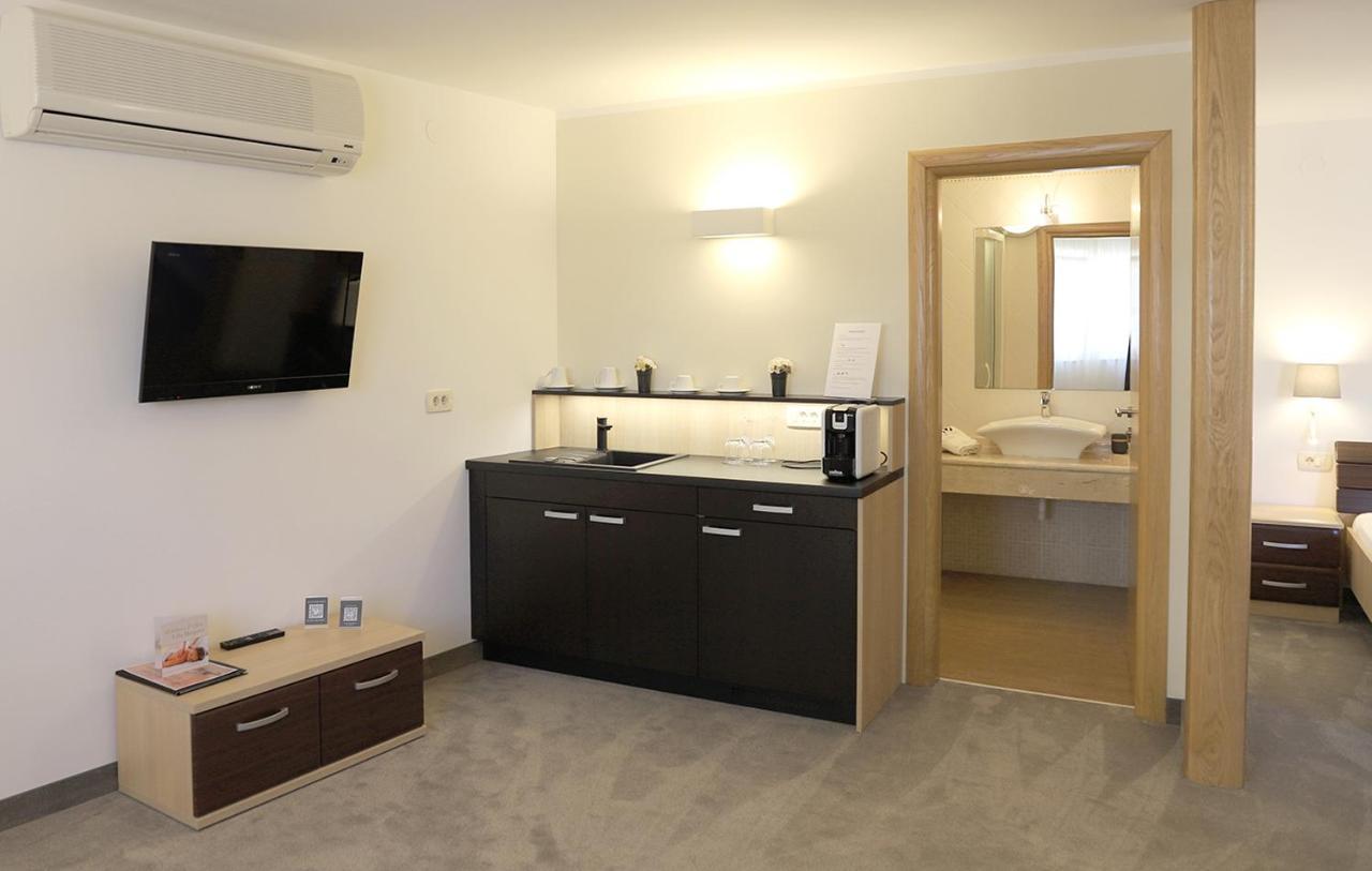 Hotel Villa Margaret Малинска Екстериор снимка