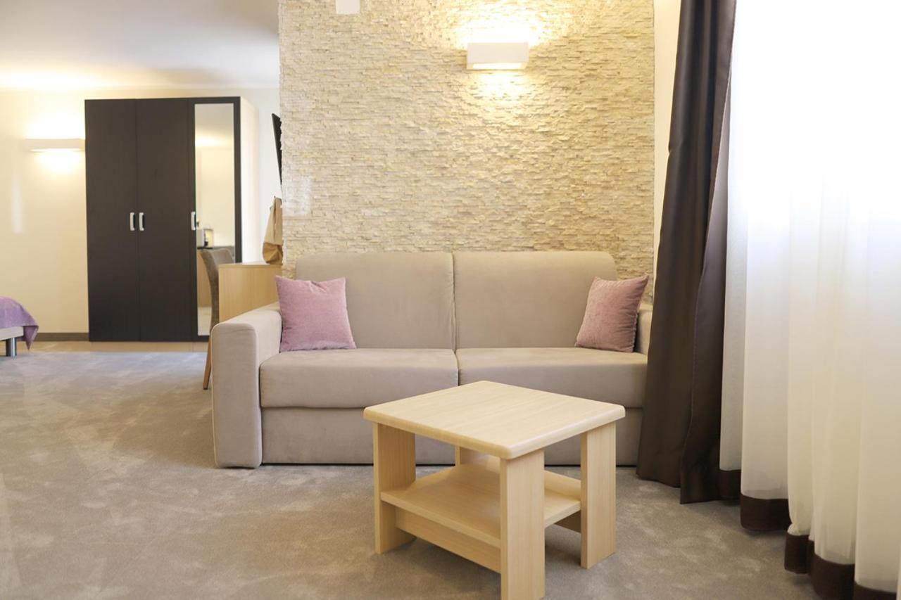 Hotel Villa Margaret Малинска Екстериор снимка
