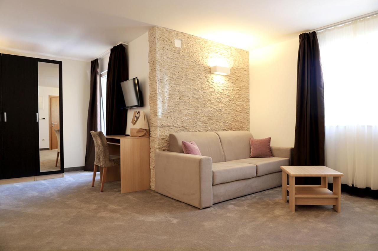 Hotel Villa Margaret Малинска Екстериор снимка