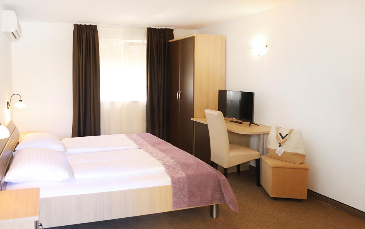 Hotel Villa Margaret Малинска Екстериор снимка