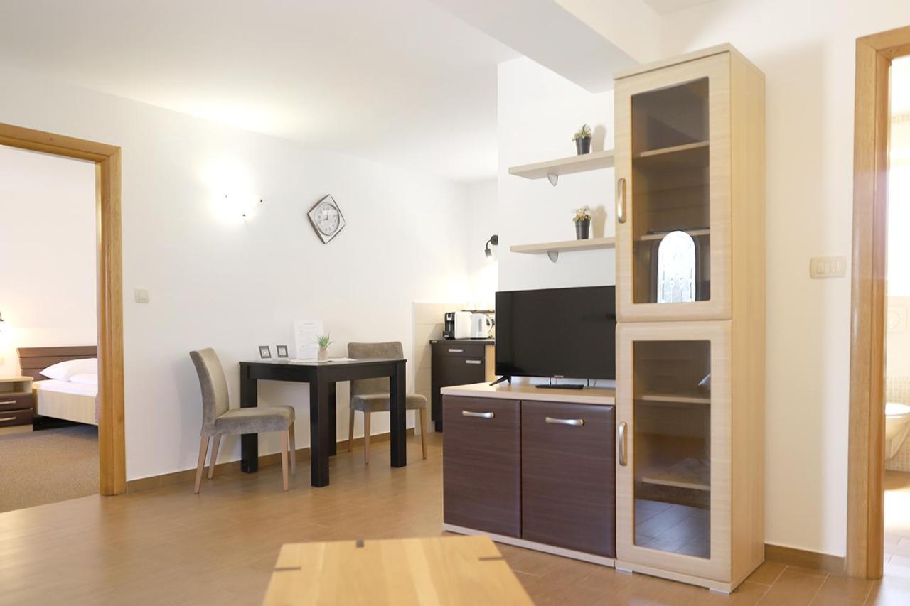 Hotel Villa Margaret Малинска Екстериор снимка