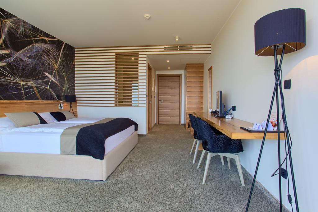 Hotel Villa Margaret Малинска Екстериор снимка