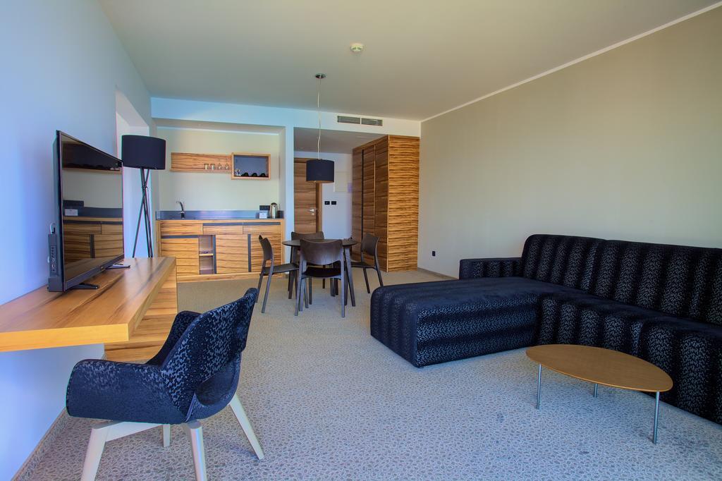 Hotel Villa Margaret Малинска Екстериор снимка