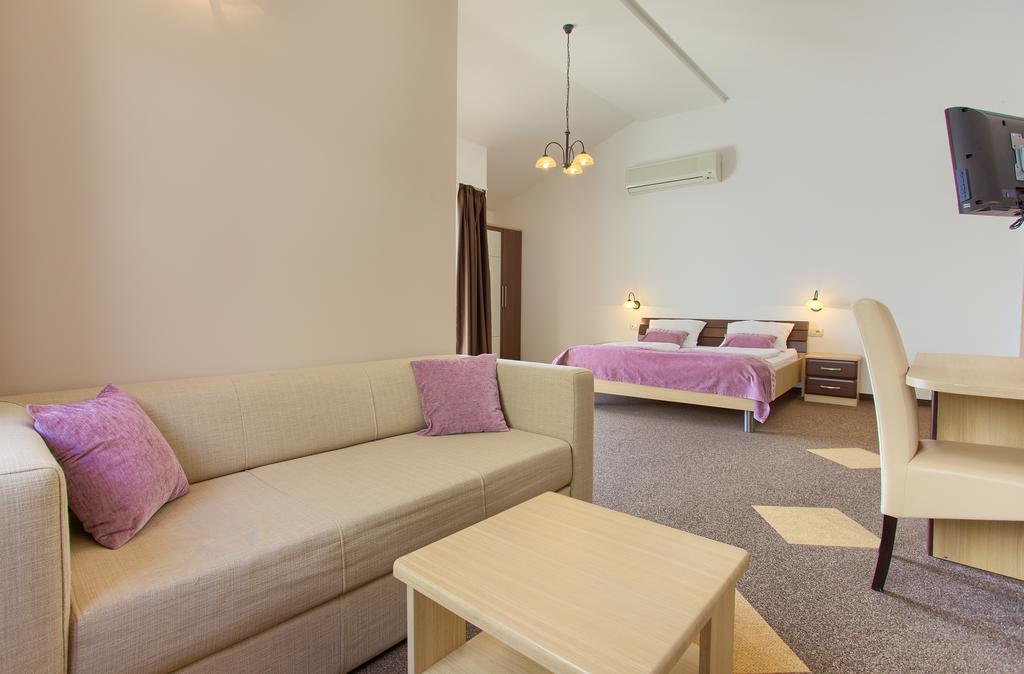 Hotel Villa Margaret Малинска Екстериор снимка