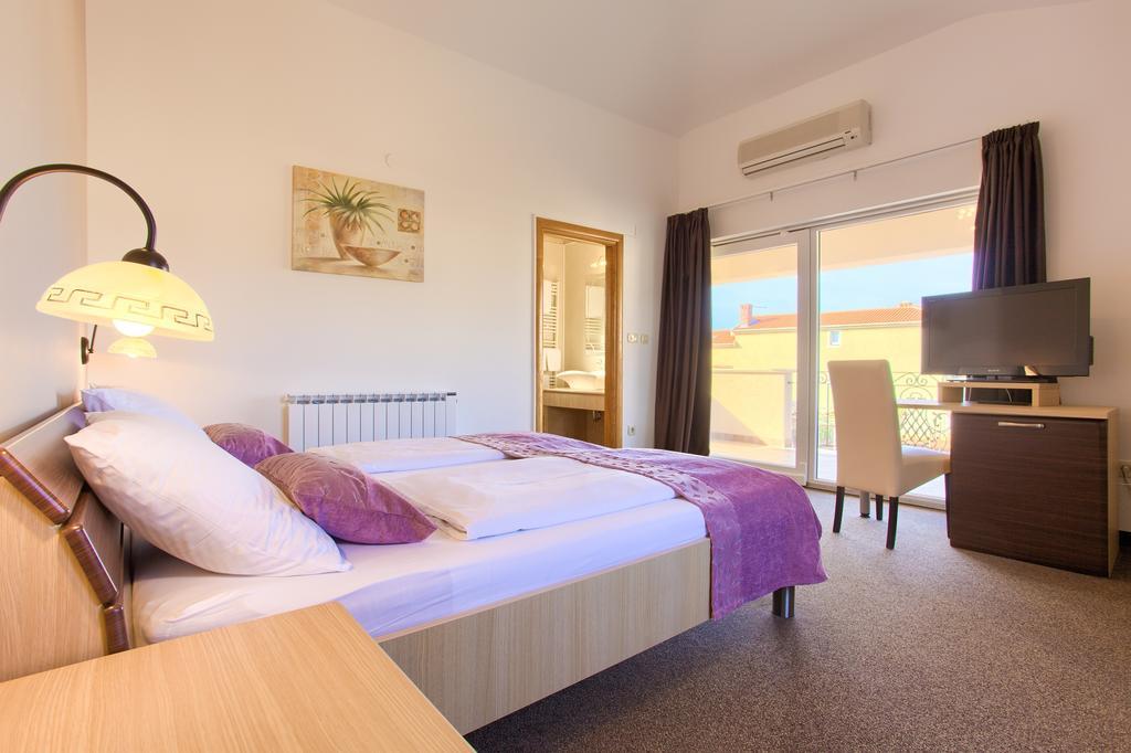 Hotel Villa Margaret Малинска Екстериор снимка