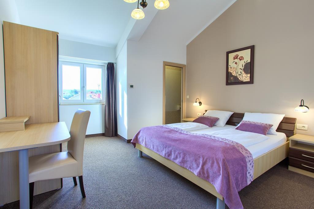 Hotel Villa Margaret Малинска Екстериор снимка
