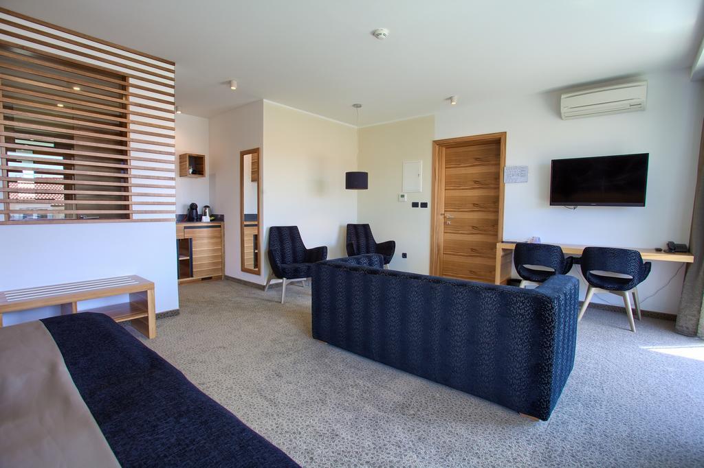 Hotel Villa Margaret Малинска Екстериор снимка